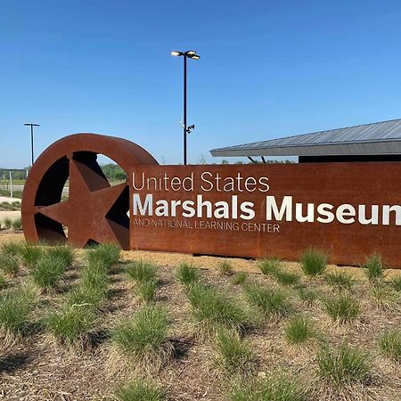 Old Fort Loft King & Queen Suites Nearest Accomodation To Marshals Museum Power Your Ev For Free! Форт-Смит Экстерьер фото