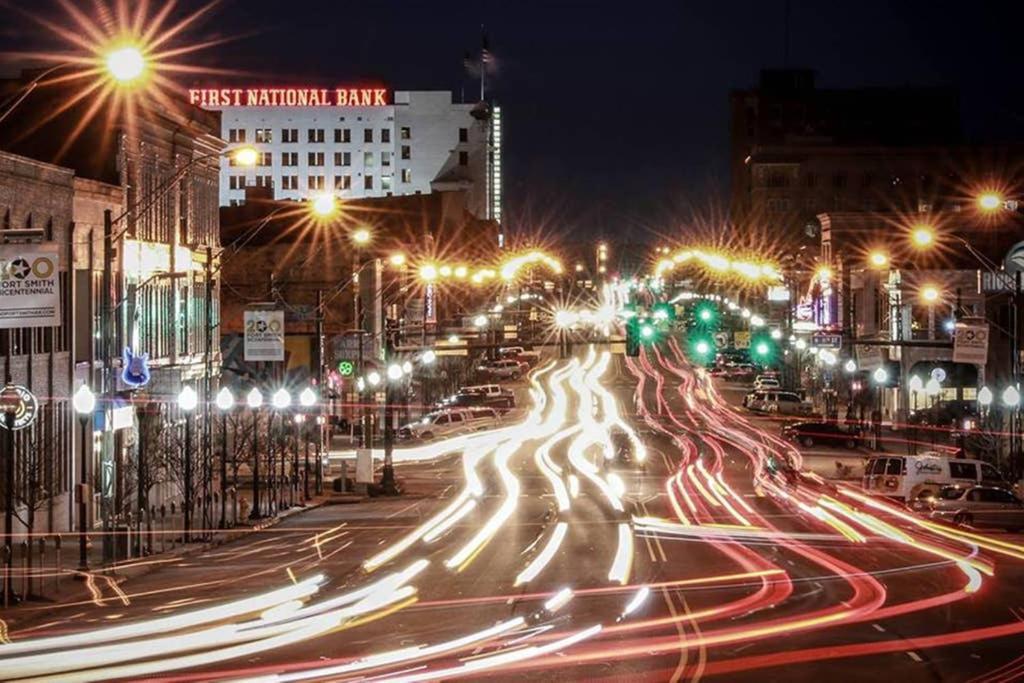 Old Fort Loft King & Queen Suites Nearest Accomodation To Marshals Museum Power Your Ev For Free! Форт-Смит Экстерьер фото